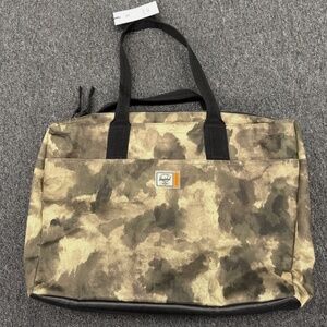 Herschel Supply Alexzander Tote Insulated Painted camo NEW WITH TAGS